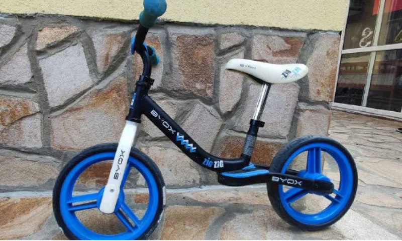 Мъж задигна колело от двора на детска ясла