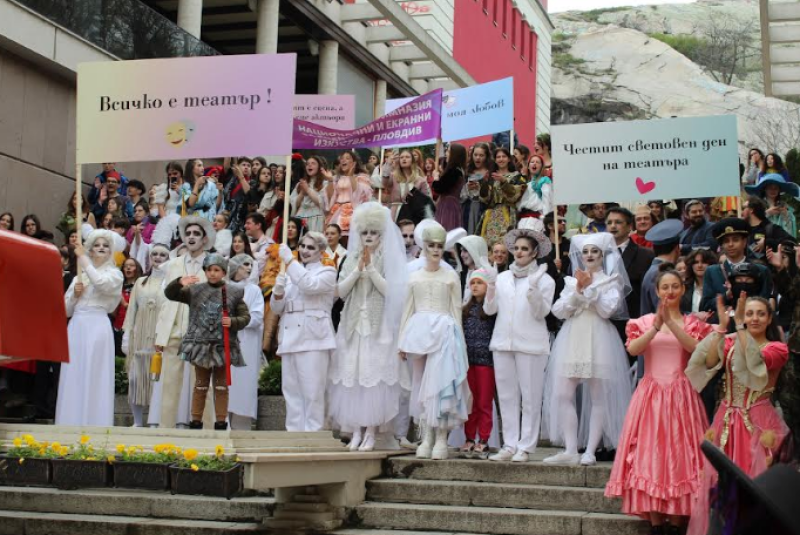 Пловдивските артисти дефилират в Международния ден на театъра