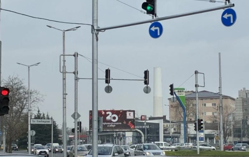 Подмениха светофара на кръстовището на „Цариградско шосе“ и „Освобождение“