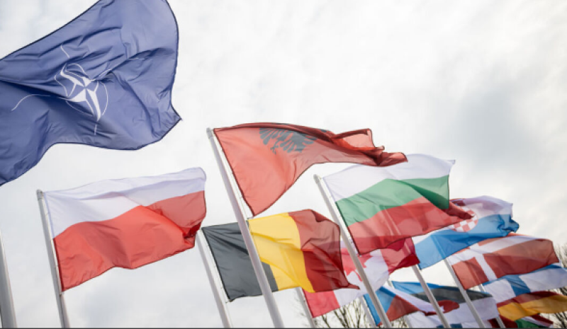 На този ден: България влиза в НАТО