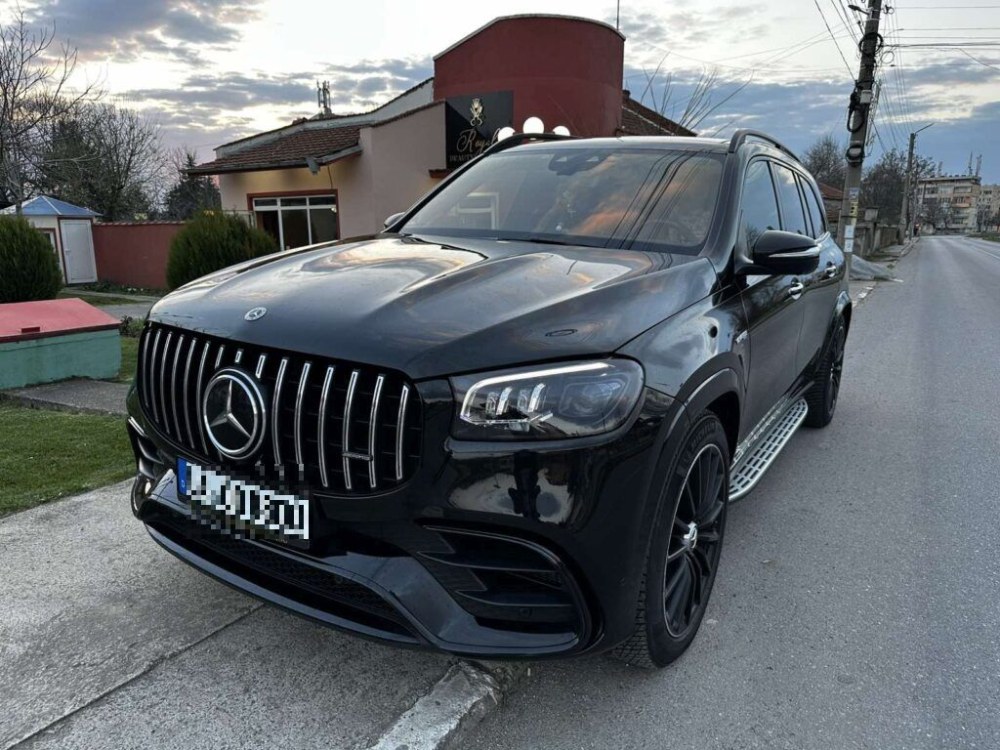 „Мечтана кола за бала“: Фенове на мерцедес подаряват незабравима вечер на абитуриенти в нужда