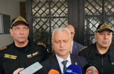 Дечев в Пловдив: Много проценти, малко отговори и бягство от неудобните въпроси за Костадинов