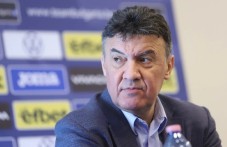 Почина Боби Михайлов