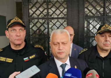 Дечев в Пловдив: Много проценти, малко отговори и бягство от неудобните въпроси за Костадинов