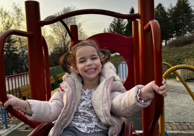 Малката Силвия се нуждае от помощ за рехабилитация