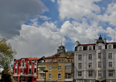 Предимно облачен и влажен първи ден на април в Пловдив