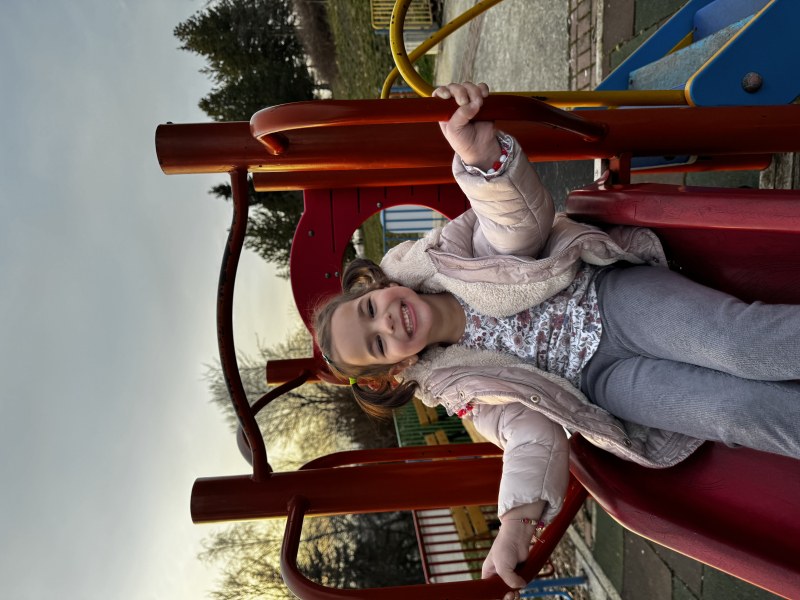 Малката Силвия се нуждае от помощ за рехабилитация