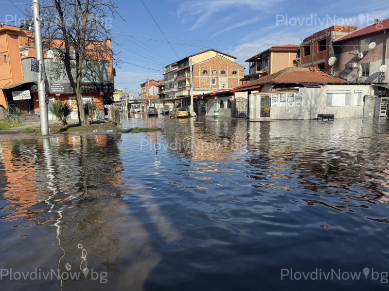 Огромна ВиК авария наводни улица в Изгрев
