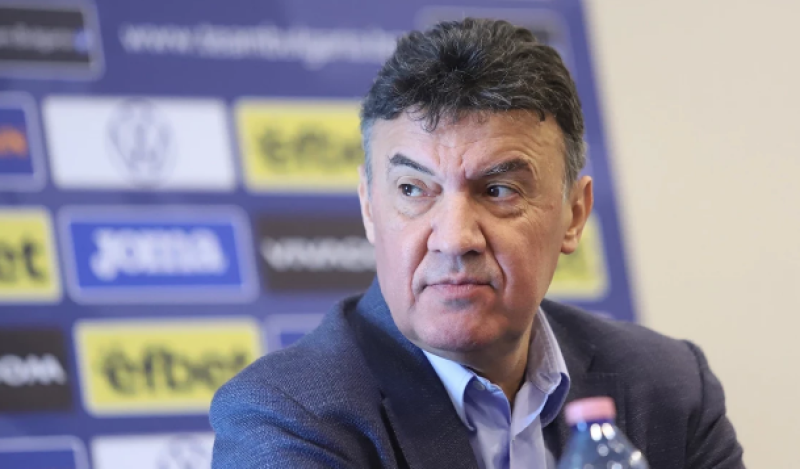 Почина Боби Михайлов