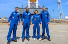 Човечеството се завръща към Луната след 54 години