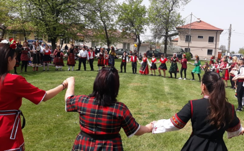 Белозем кани на традиционната Великденска седянка