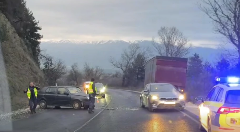 Катастрофа стана на пътя Пловдив - Карлово, има пострадал