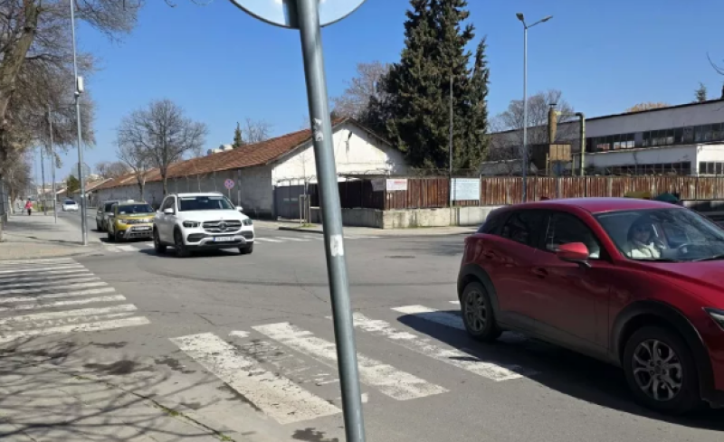 Три фирми искат да правят светофарна уредба на кръстовище в “Източен“