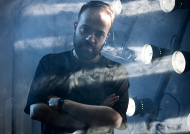 Крис Шарков: Човек има нужда да се оттласне от бариерата на посредствеността