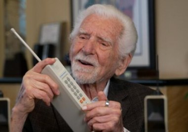 На този ден: Направено първото обаждане от мобилен телефон