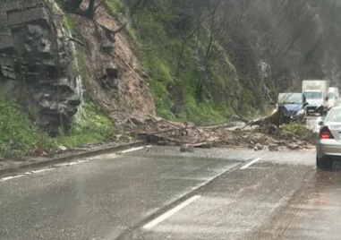 Ново свлачище на пътя Асеновград - Смолян