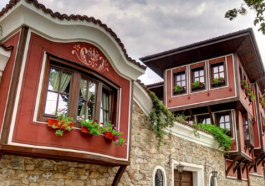 Петък в Пловдив - с разкъсана облачност, валежите спират за кратко