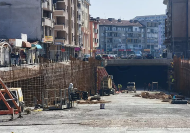 Пускането на движението по локалите на бул. „Васил Априлов“ пак се отлага