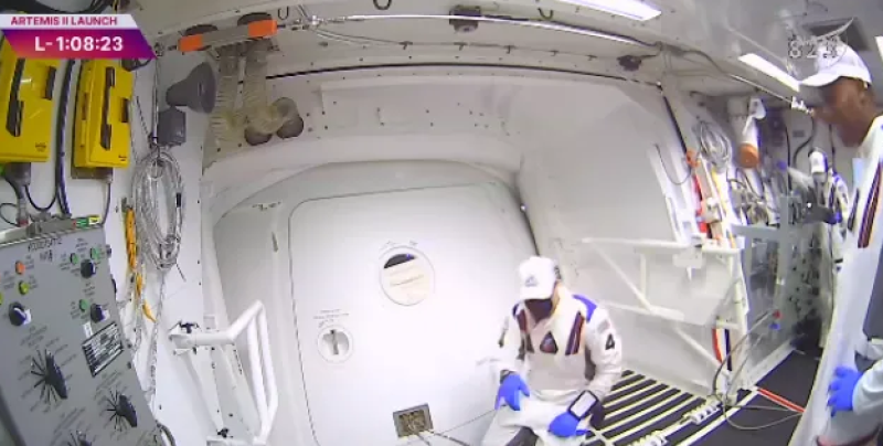 Астронавтите се сблъскаха с проблем след излитането на Artemis II