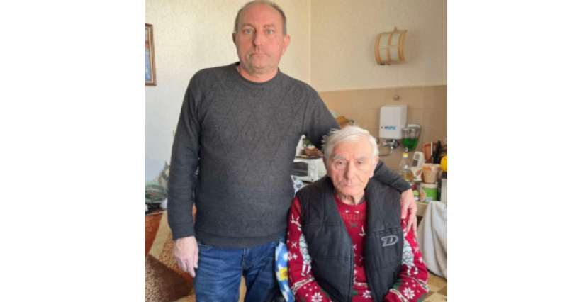 Мъж има нужда от подкрепа, за да се грижи за болния си баща