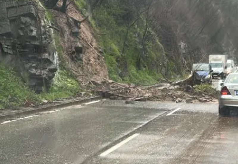 Ново свлачище на пътя Асеновград - Смолян