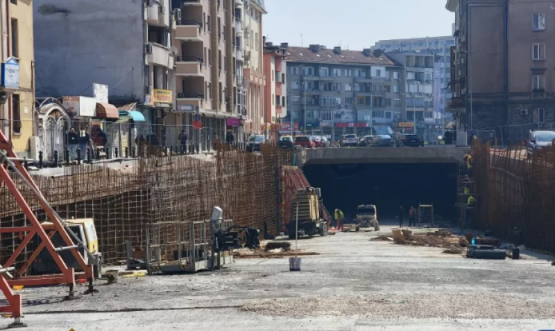 Пускането на движението по локалите на бул. „Васил Априлов“ пак се отлага