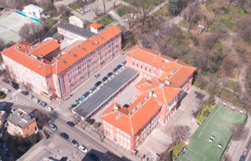 Ученици в Пловдив изграждат класна стая на открито с наградата от „Стани богат“