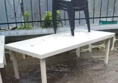 Напрегната нощ в Бачково след наводнението