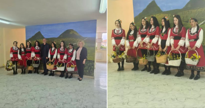 Лазарки гостуваха на Общината в Брезово