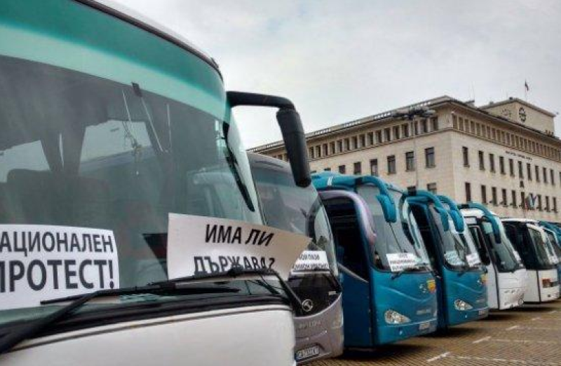 Превозвачите заплашват да блокират ключови линии, включително и Пловдив-София