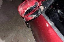 Война за паркоместа в Смирненски: Чупят чистачки и заграждат улица със саксии