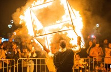 Изумителният огнен спектакъл „Изкушение“ идва в Пловдив