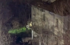 Полицаи спасиха инвалид и жена му от горяща къща