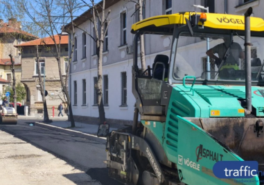 Асфалтират около пробива на Гарата, бързат да пуснат движението