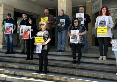 Майката на загиналия моторист Недялко: 4 години протакане - тово е гавра с паметтта на сина ми