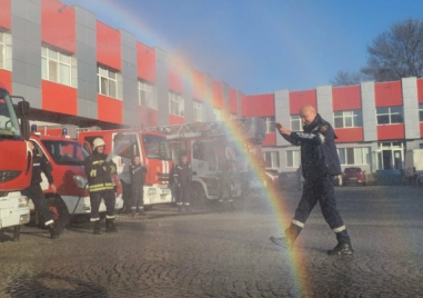 Пловдивски пожарникар се пенсионира след 34 години на първа линия