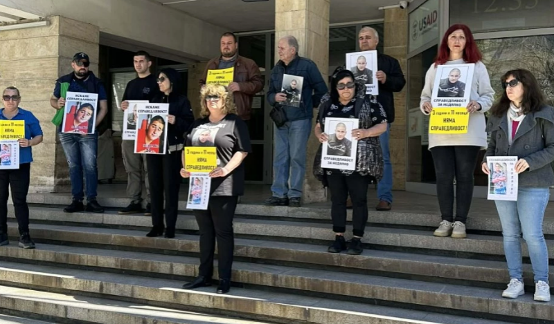 Майката на загиналия моторист Недялко: 4 години протакане - тово е гавра с паметтта на сина ми