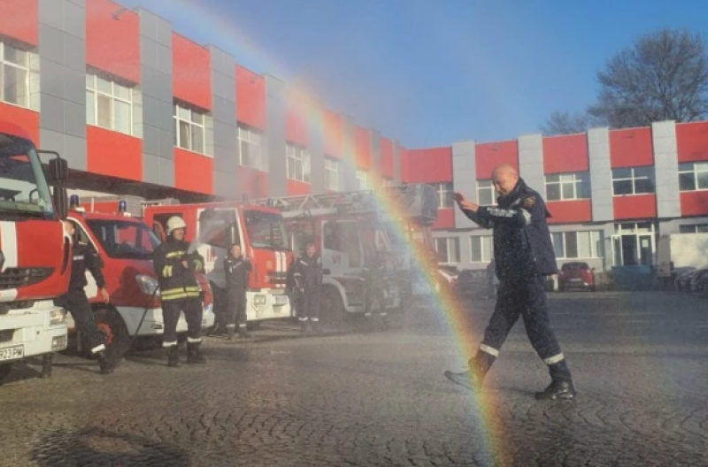 Пловдивски пожарникар се пенсионира след 34 години на първа линия