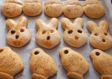 Читалището в Брезово кани децата да правят заедно великденски курабийки