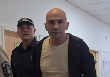 Пловдивският фотограф Димитър Дардов влиза в затвора за блудство