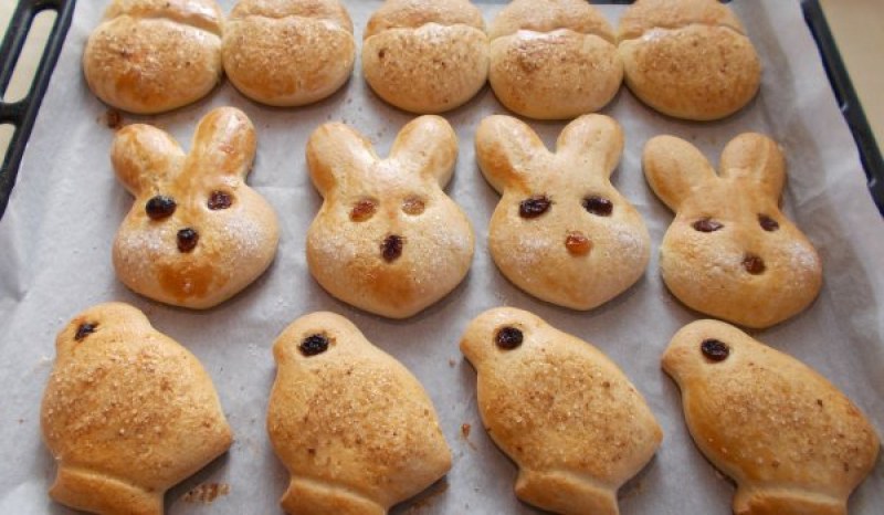 Читалището в Брезово кани децата да правят заедно великденски курабийки