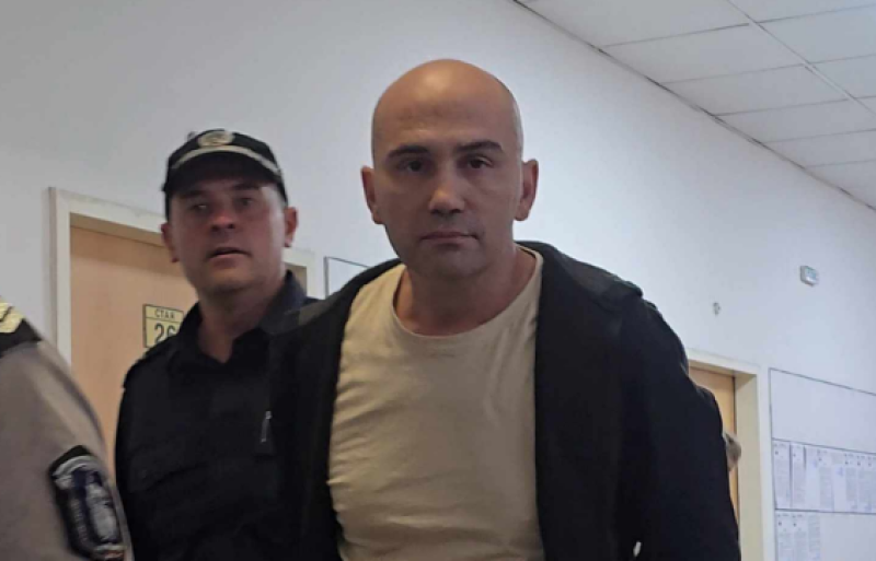 Пловдивският фотограф Димитър Дардов влиза в затвора за блудство