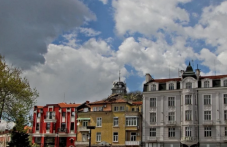 Предимно облачен четвъртък в Пловдив със слаб дъжд, вятърът отслабва