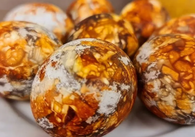 Как да боядисаме яйца с природни бои от кухнята