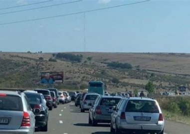 Магистралите у нас са пред инфарктен трафик - съвети на експерти за оцеляване на пътя