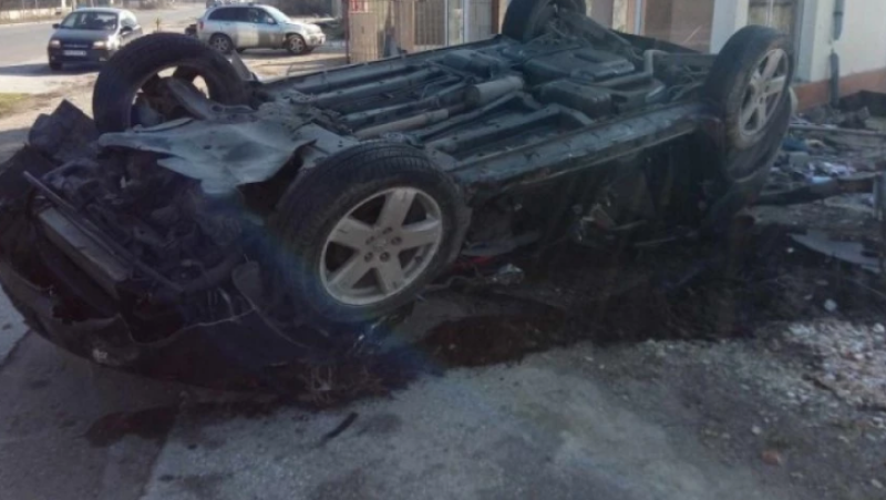 Има пострадал след катастрофа на околовръстния път на Карлово