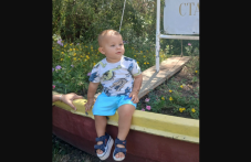 Малкият Марти има нужда от помощ, едното му краче изостава с растежа