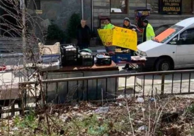 Мъже блокираха достъпа до Бачковския манастир на Разпети петък