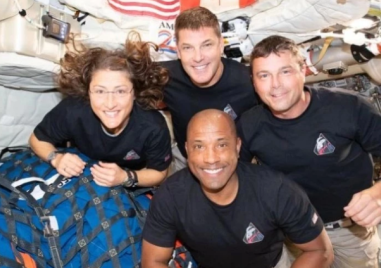 Мисията „Артемис II“ се завръща на Земята