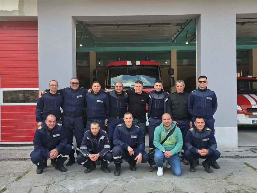 Гост от Обединеното кралство с вдъхновяваща лична история се срещна с пловдивски пожарникари